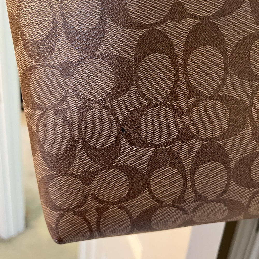 Authentic Coach Crossbody - Picture 6 of 8